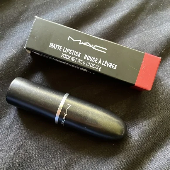 MAC Matte lipstick - forever curious - Picture 3 of 7